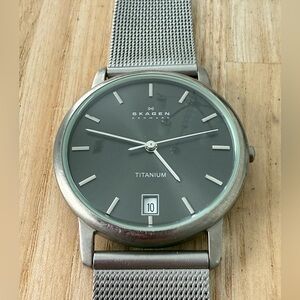 Skagen titanium black dial dress watch NEW BATTERY